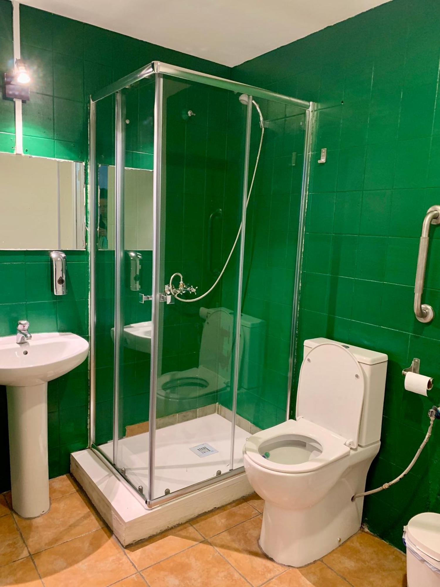 Spanglish Hostel Benidorm Bagian luar foto