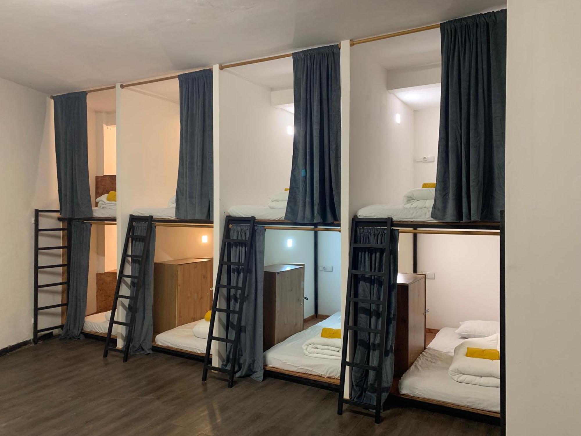 Spanglish Hostel Benidorm Bagian luar foto