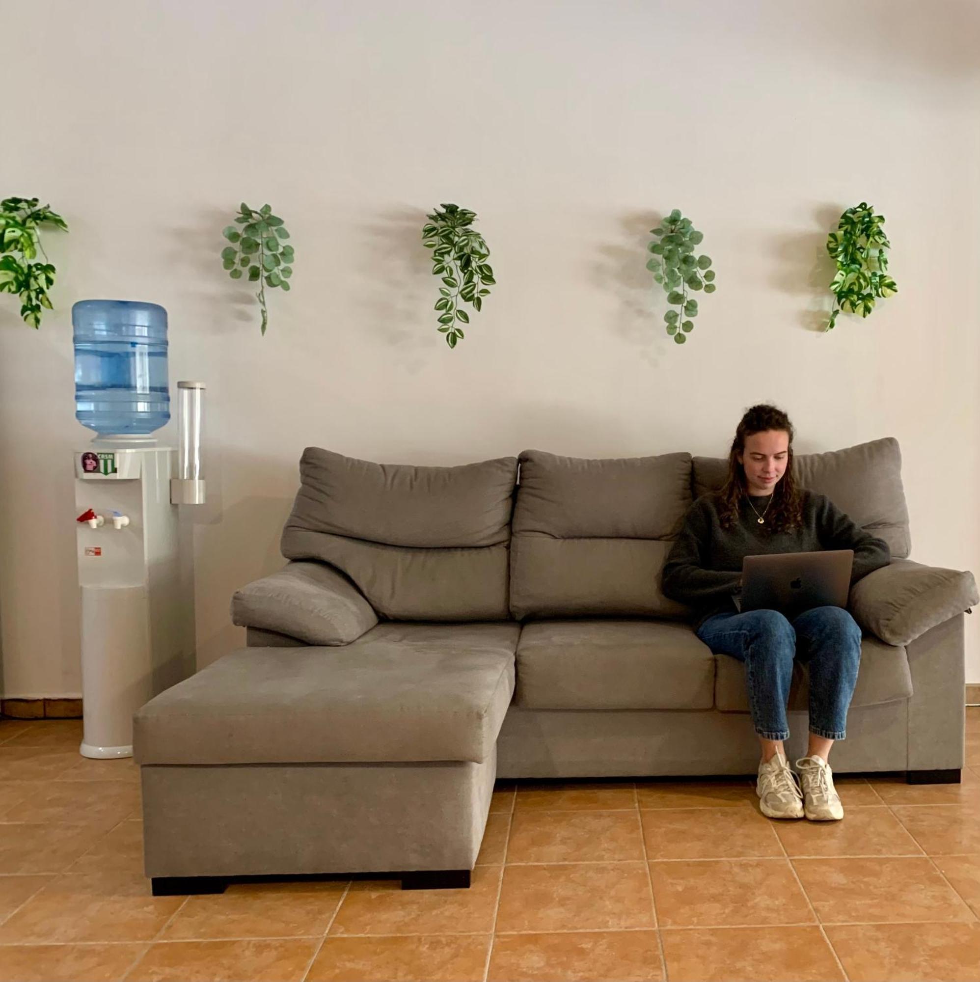 Spanglish Hostel Benidorm Bagian luar foto