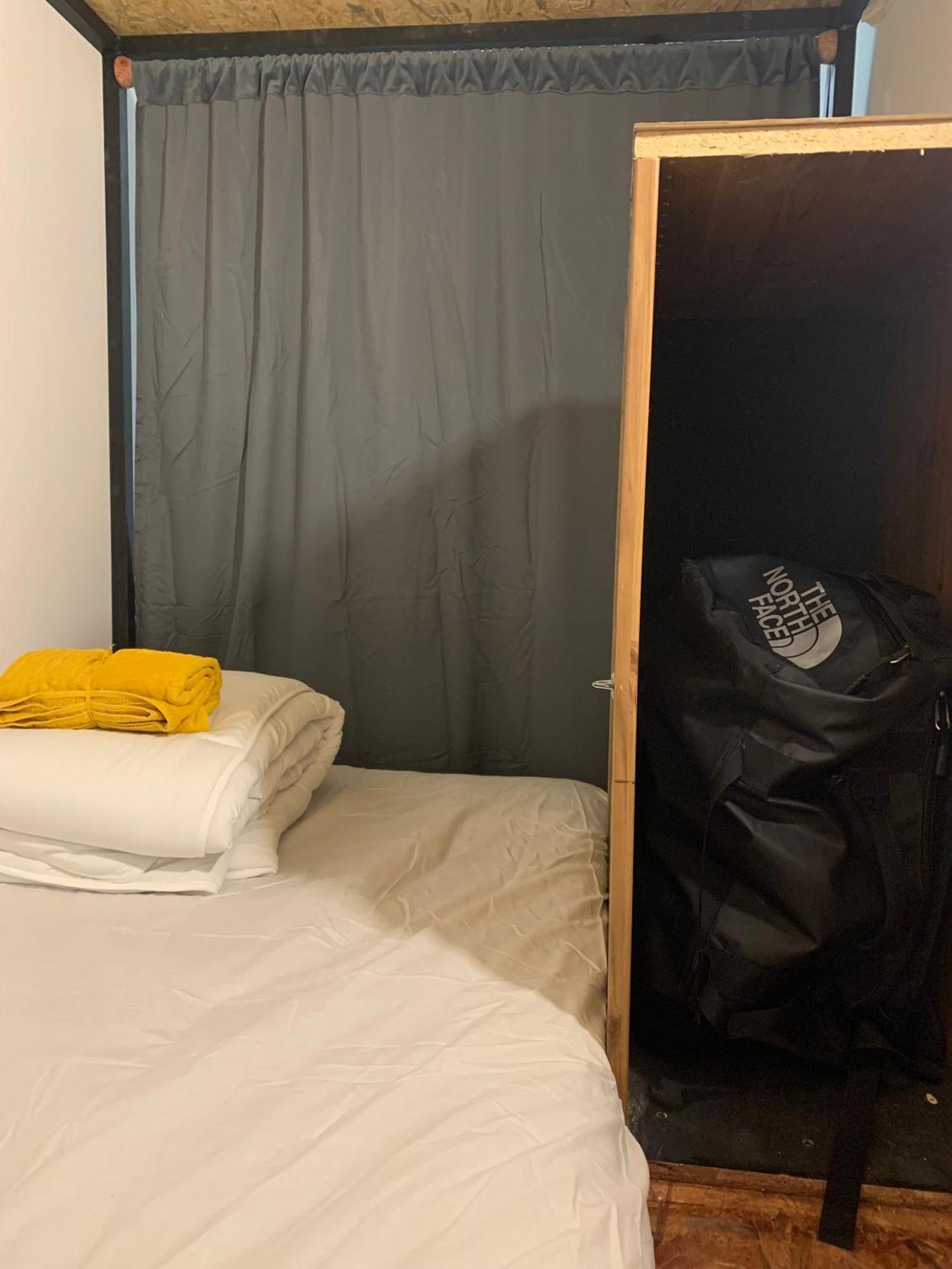 Spanglish Hostel Benidorm Bagian luar foto