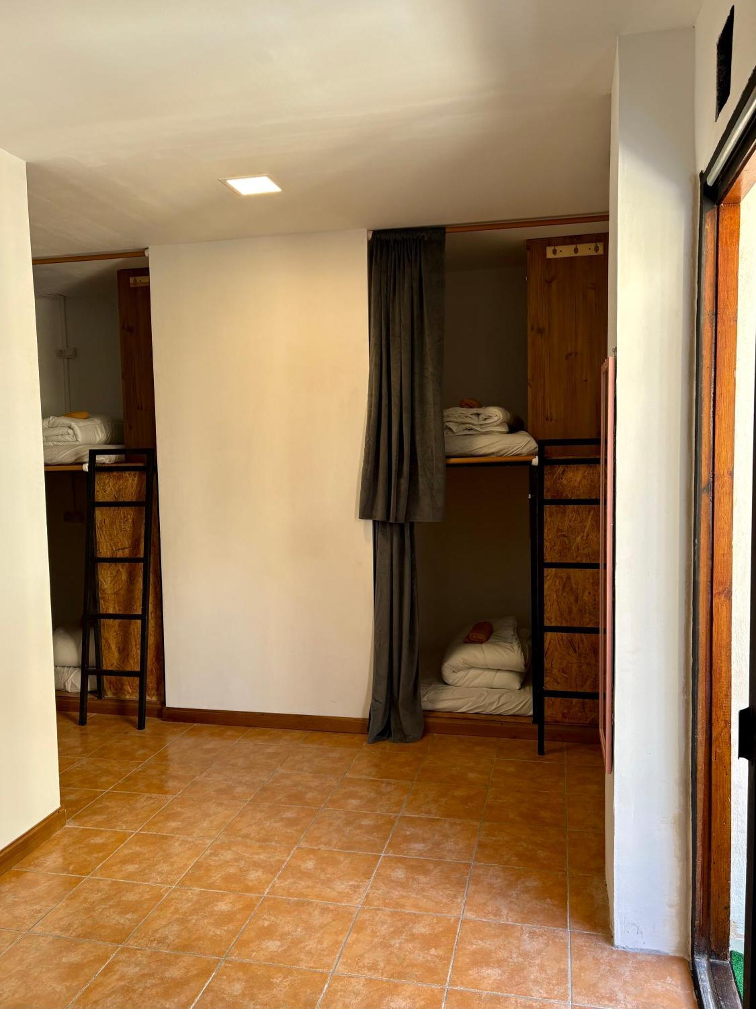 Spanglish Hostel Benidorm Bagian luar foto