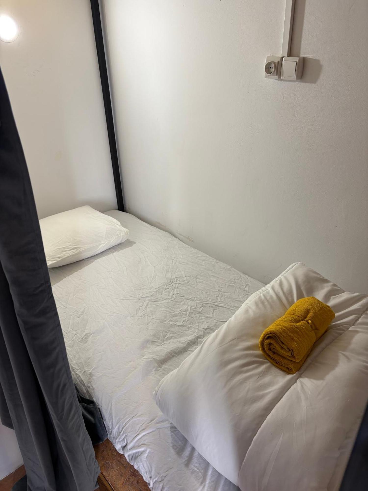 Spanglish Hostel Benidorm Bagian luar foto
