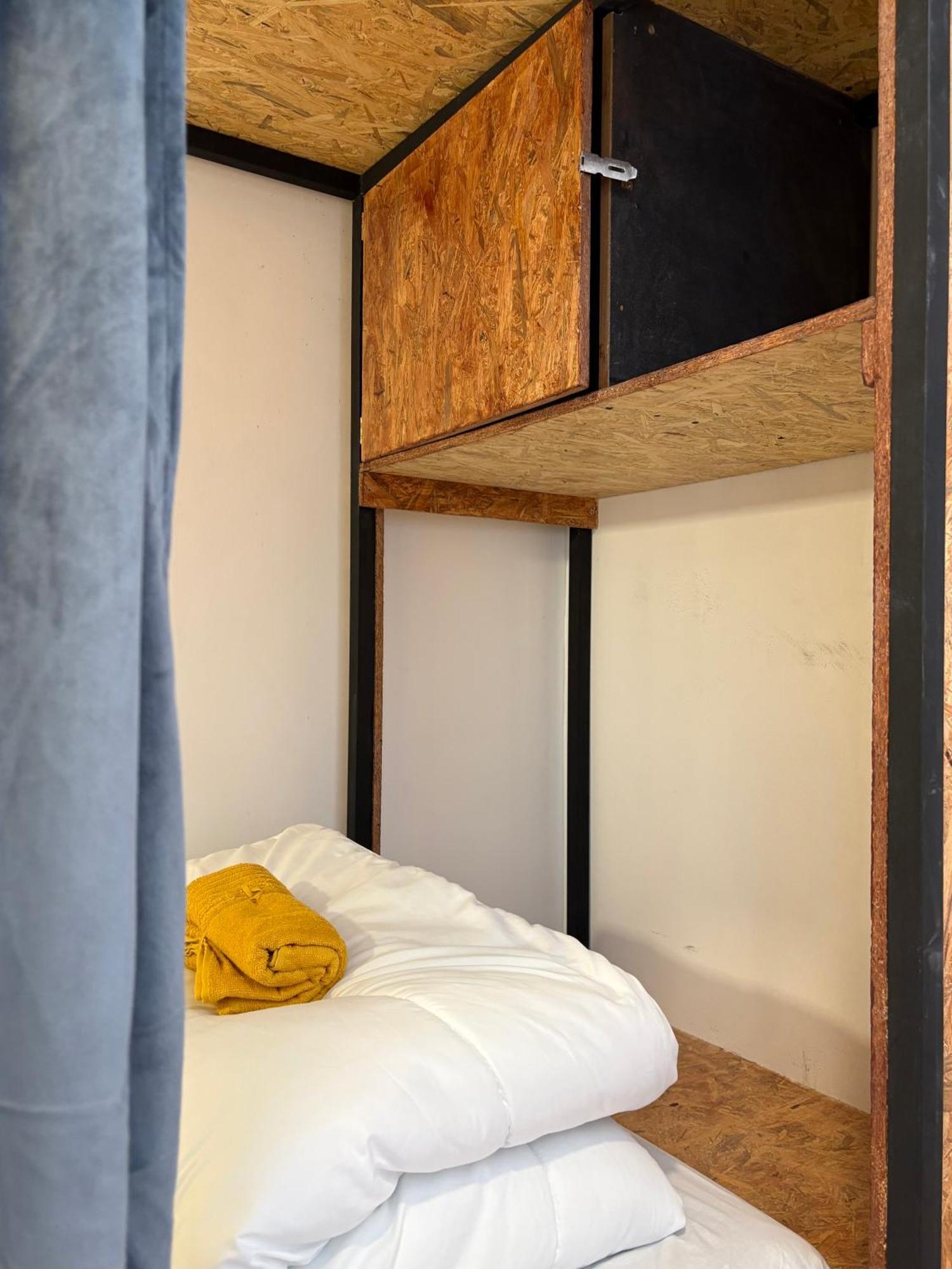 Spanglish Hostel Benidorm Bagian luar foto
