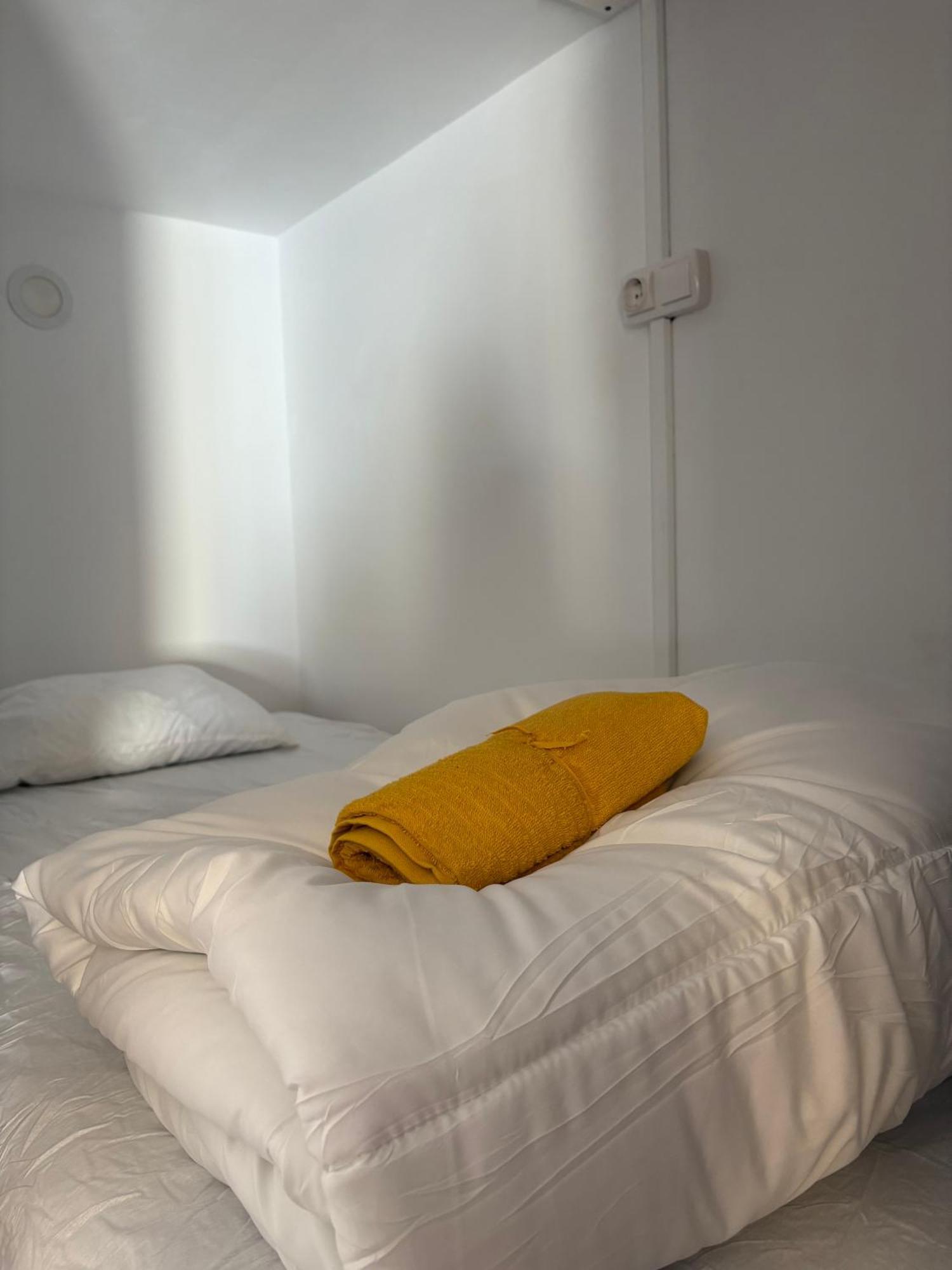 Spanglish Hostel Benidorm Bagian luar foto