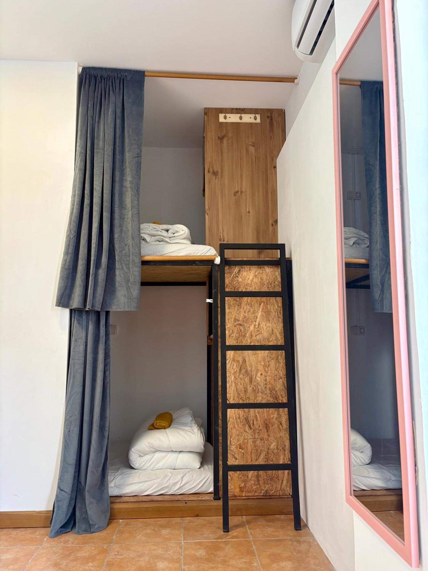 Spanglish Hostel Benidorm Bagian luar foto
