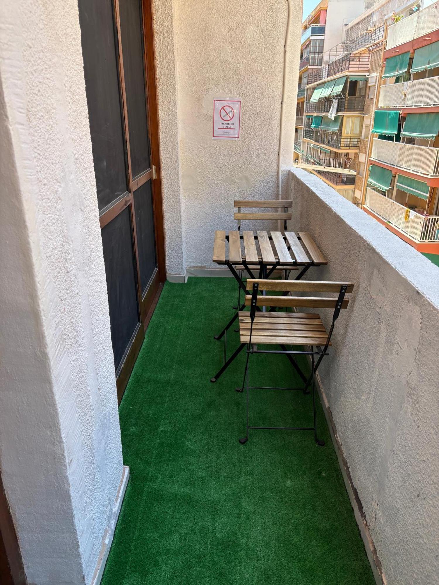 Spanglish Hostel Benidorm Bagian luar foto