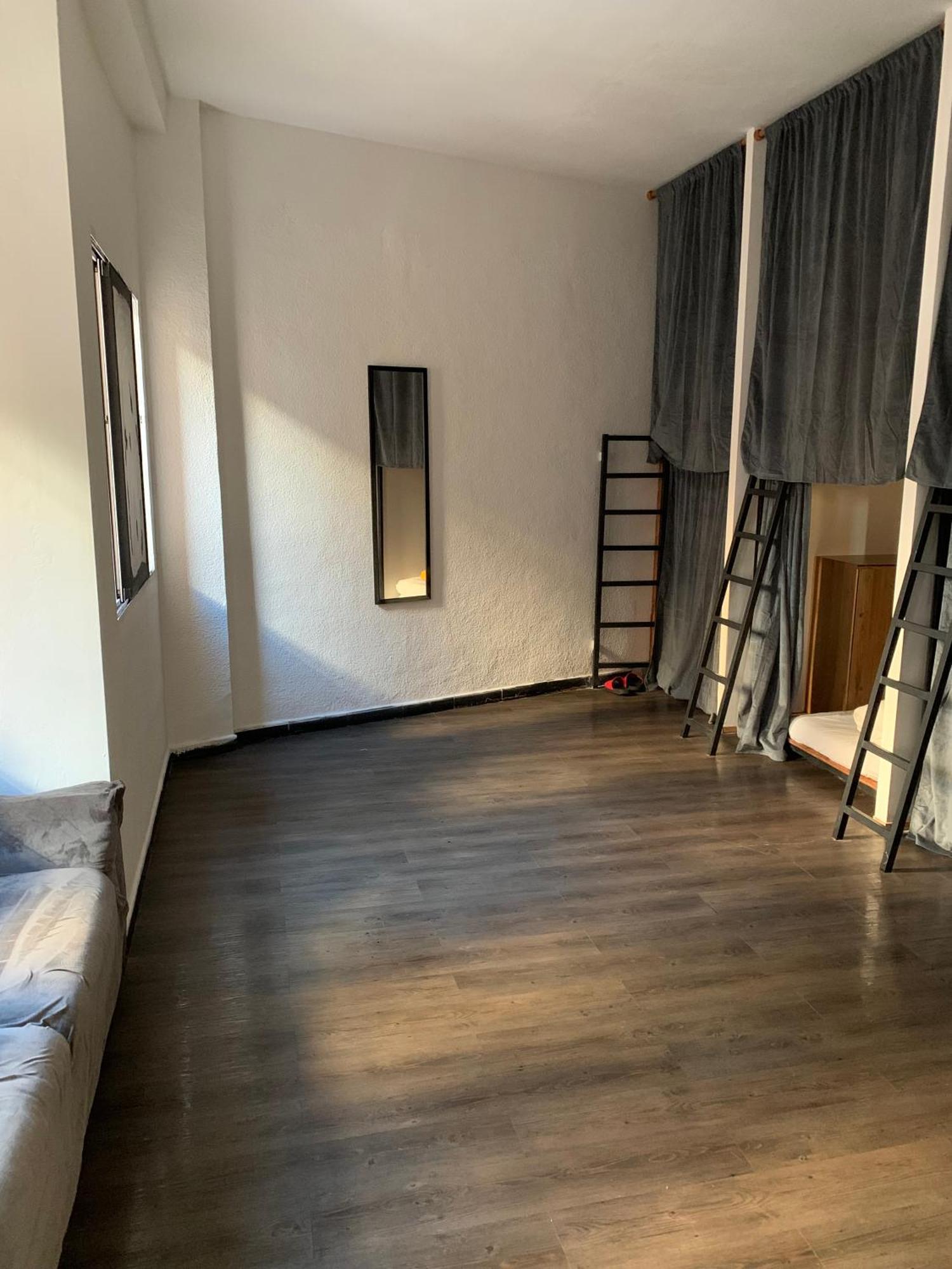 Spanglish Hostel Benidorm Ruang foto