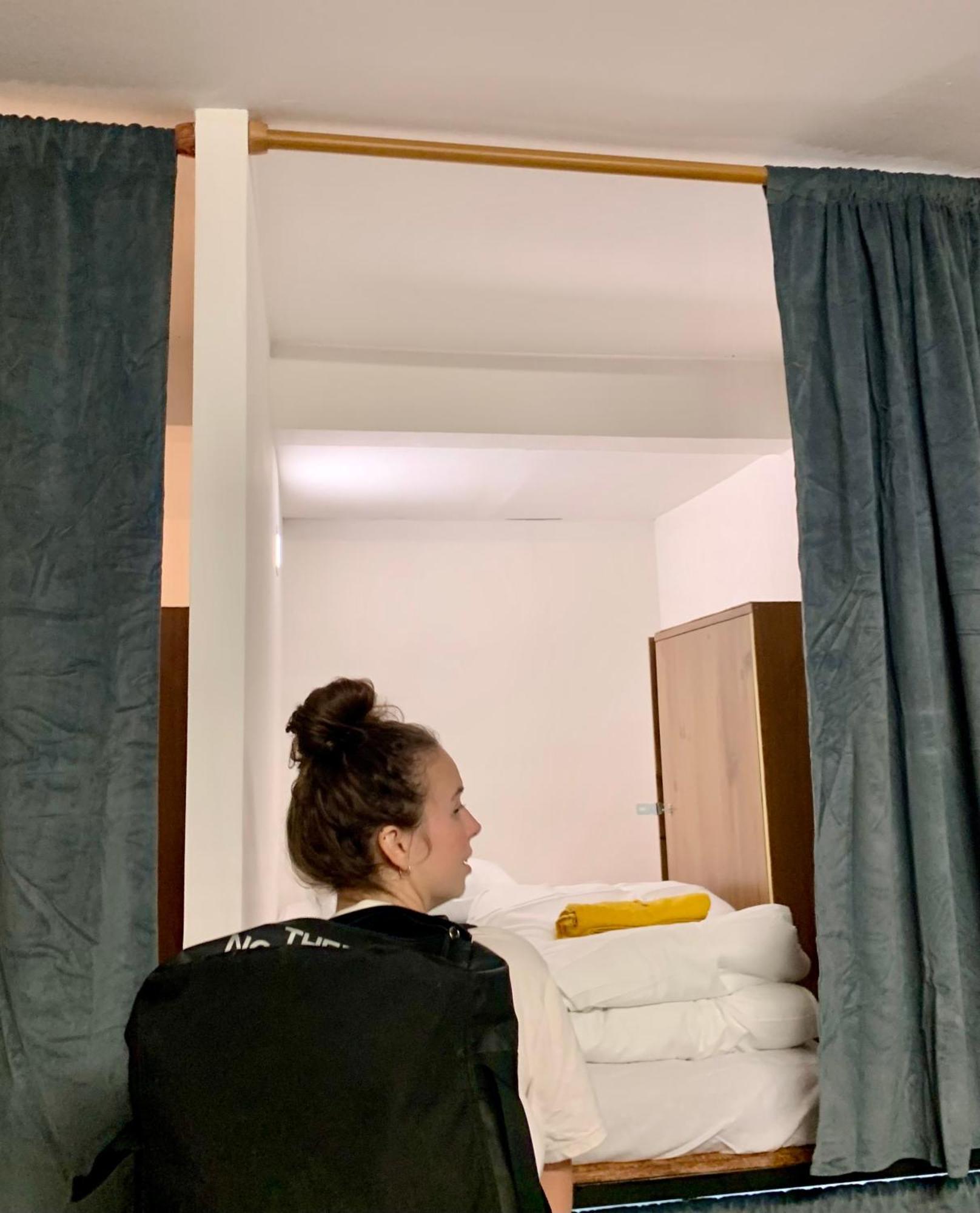 Spanglish Hostel Benidorm Bagian luar foto