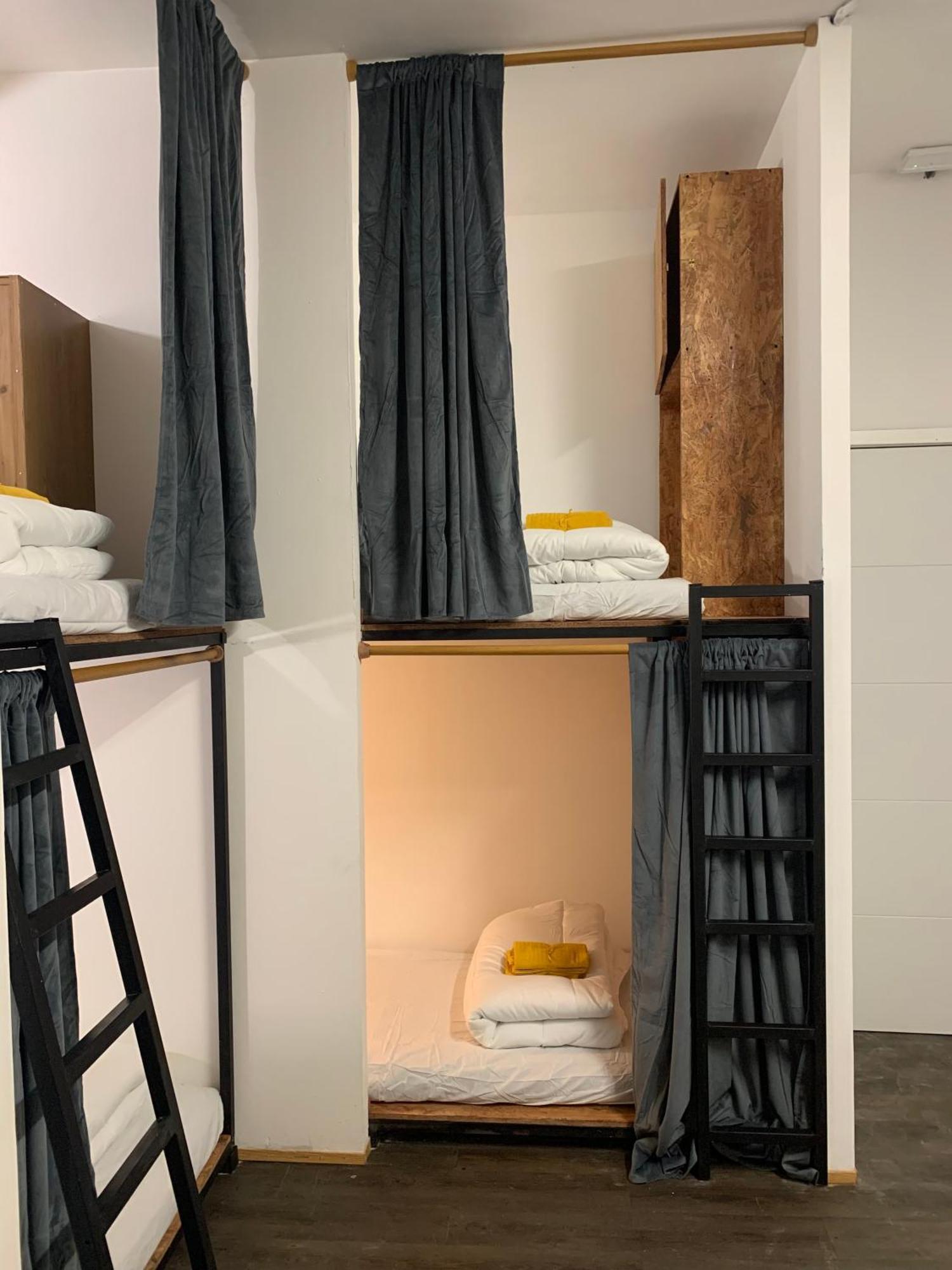 Spanglish Hostel Benidorm Bagian luar foto