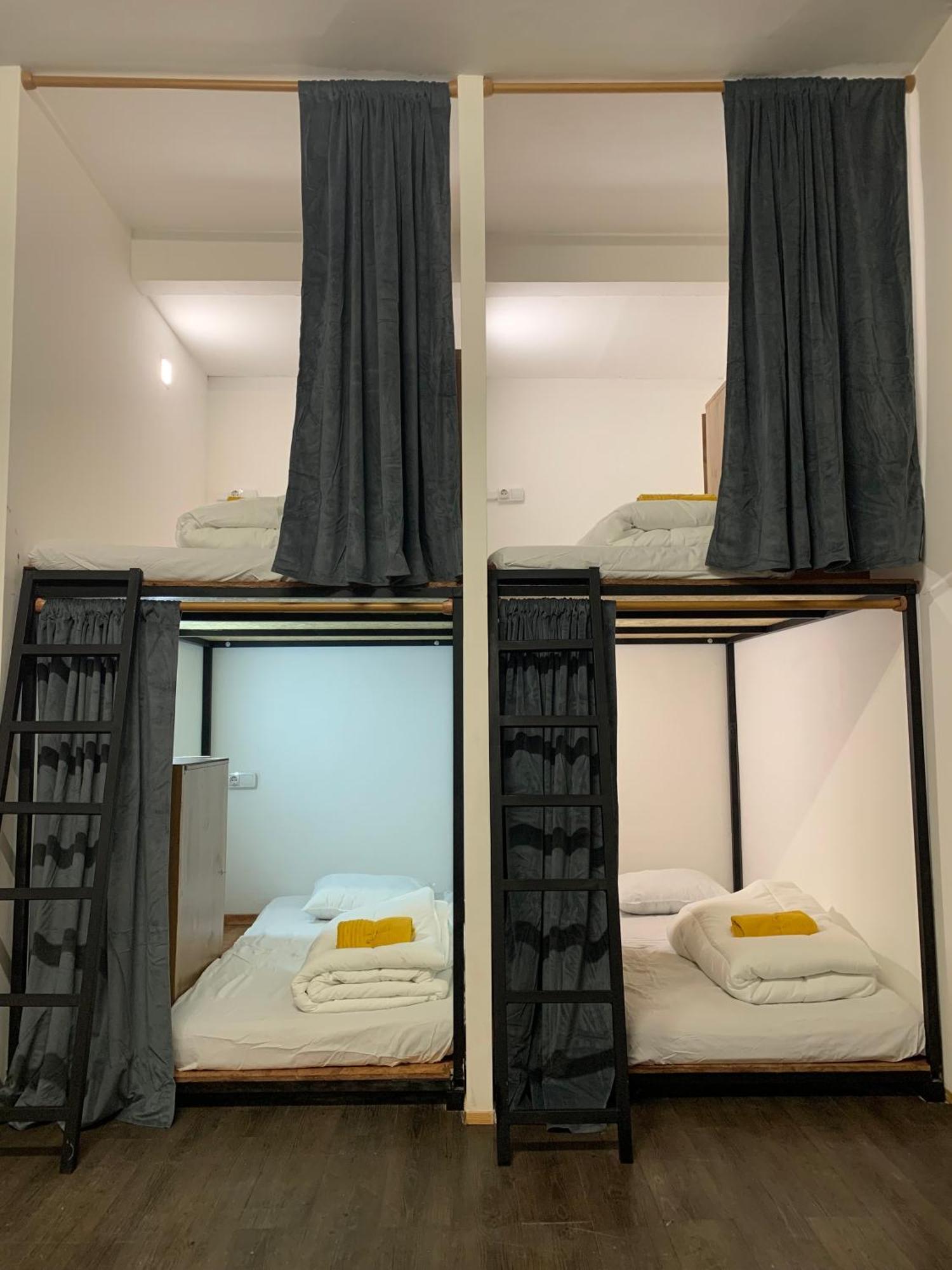 Spanglish Hostel Benidorm Bagian luar foto